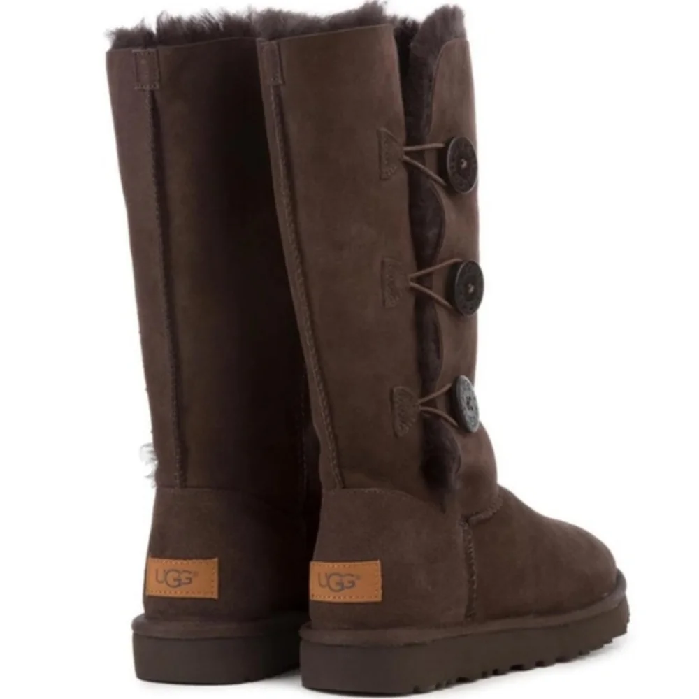 UGG bailey button